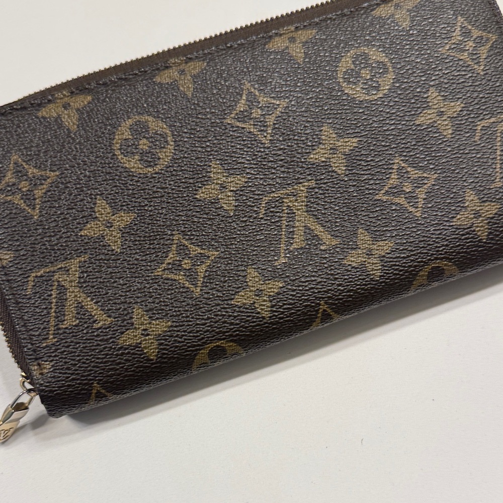 Louis Vuitton Monogram Brown Zip Around Wallet with Tan Snap - Picture 9 of 16